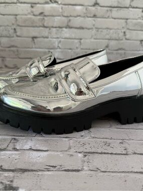 Nine West Women’s Metallic Silver Garren3 Slip-On Loafers Size 6.5M